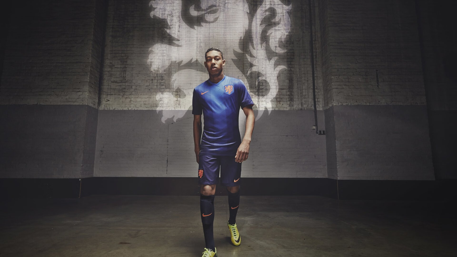 欧冠赛季主场龙与客场虫对比 某队主场14连胜客战却颗粒无收